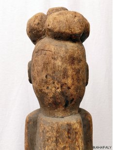MF210 Skulptur der Antaisaka weibliche W&auml;chterfigur "Locke" 110 cm ca. 1950