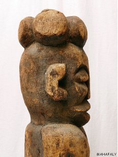 MF210 Skulptur der Antaisaka weibliche W&auml;chterfigur "Locke" 110 cm ca. 1950