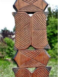 AL192 AloAlo der Bara Ringk&auml;mpfer tr&auml;gt Stammesf&uuml;rst 1980  echt Palisanderholz = 250 cm