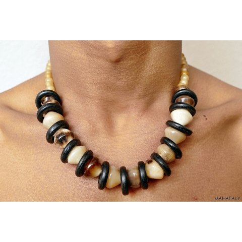 Hornkette Harigdola hell + dunkel poliert 50 cm = Code H