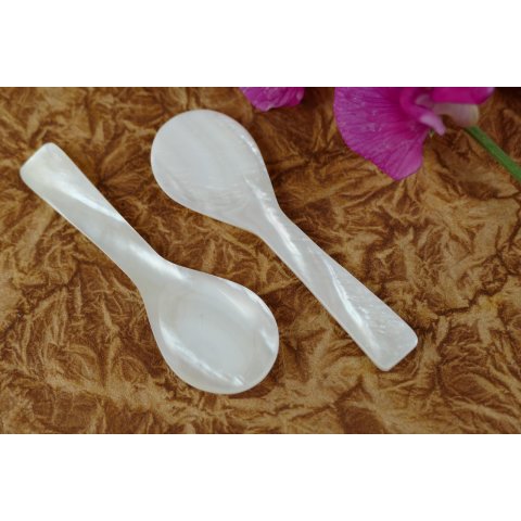 1x Kaviar Perlmuttl&ouml;ffel Lisias hell irisierend 7 cm Bio handmade fairtrade