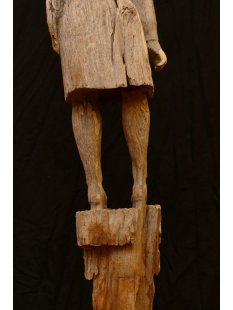 AL02 original AloAlo Grabpfosten Sakalava Frau mit Kopflast 164 cm 1940