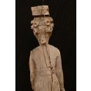 AL02 original AloAlo Grabpfosten Sakalava Frau mit Kopflast 164 cm 1940