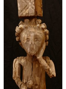 AL05 original AloAlo Fragment einer Grabstele der Sakalava antik nackte Frau 112 cm ca. 1900