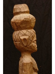 MF001 Skulptur grimmige Frau 73 cm.