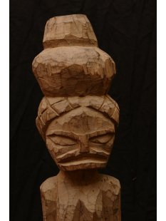 MF001 Skulptur grimmige Frau 73 cm.