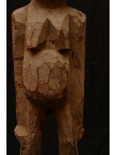 MF001 Skulptur grimmige Frau 73 cm.