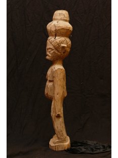 MF001 Skulptur grimmige Frau 73 cm.