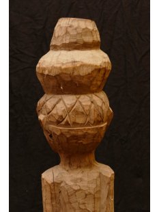 MF001 Skulptur grimmige Frau 73 cm.