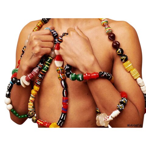 Recycling Plaste Perlen Strang vakana gasy -M- 300 cm aus 120 Perlen 25 - 45 mm aus recyceltem Plastikabfall = Code M