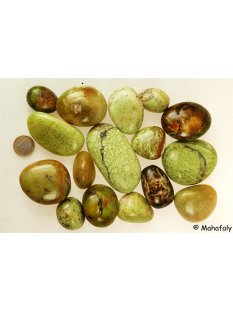 1 kg Handst&uuml;cken Handschmeichler Trommelstein  Madagaskar Opal gr&uuml;n Prasopal poliert