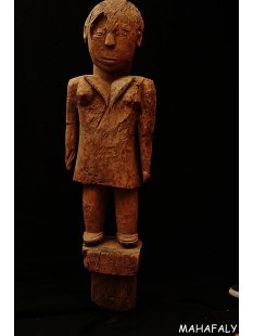 AL126 original AloAlo Skulptur der Mahafaly...