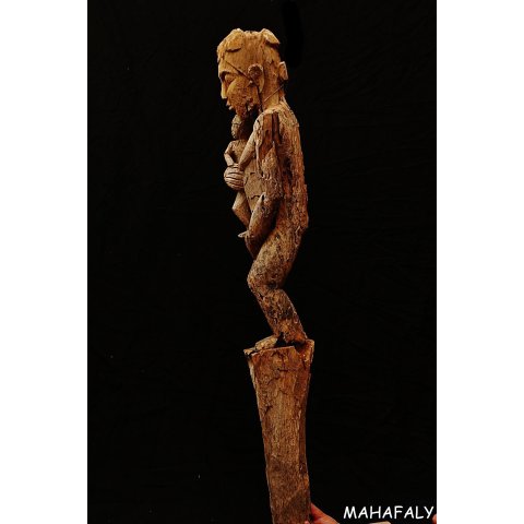 AL129 AloAlo Skulptur der Sakalava Grabw&auml;chter Die Frau mit Baby 140 cm ca. 1930