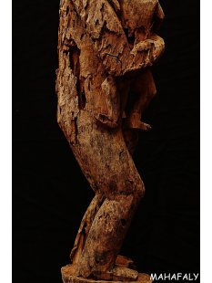 AL129 AloAlo Skulptur der Sakalava Grabw&auml;chter Die Frau mit Baby 140 cm ca. 1930