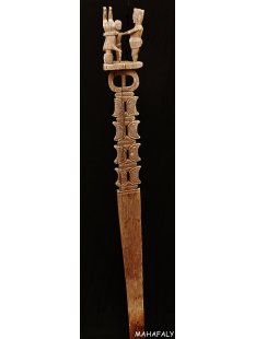 AL136 original AloAlo Grabstele der Mahafaly antik...