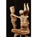 AL136 original AloAlo Grabstele der Mahafaly antik Ringkampf 180 cm ca. 1940