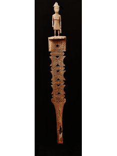 AL199 original AloAlo Grabstele der Mahafaly Frau mit...