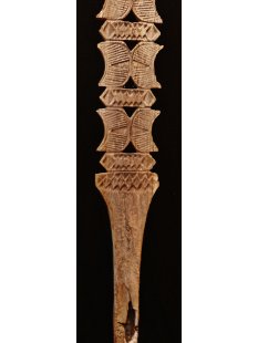 AL199 original AloAlo Grabstele der Mahafaly Frau mit Tasche 160 cm, 1969