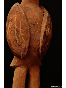 AL375 Grabstele der Sakalava Vogel Lolo 122 cm 1950