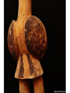 AL375 Grabstele der Sakalava Vogel Lolo 122 cm 1950