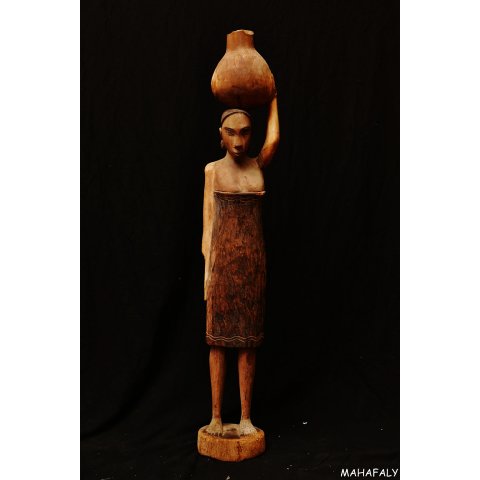 MF376 Skulptur der Mahafaly Wassertr&auml;gerin 1975 = 75 cm