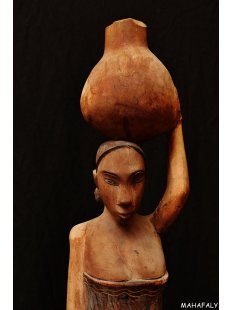 MF376 Skulptur der Mahafaly Wassertr&auml;gerin 1975 = 75 cm