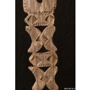 1960 AL AloAlo Grabstele der Mahafaly sitzende Frau mit Kopfschmuck 150 cm