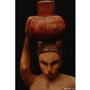 MF380 Skulptur der Mahafaly kniende Wassertr&auml;gerin 1975 = 81 cm