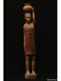 MF381 Skulptur der Mahafaly Wassertr&auml;gerin 1975 =...