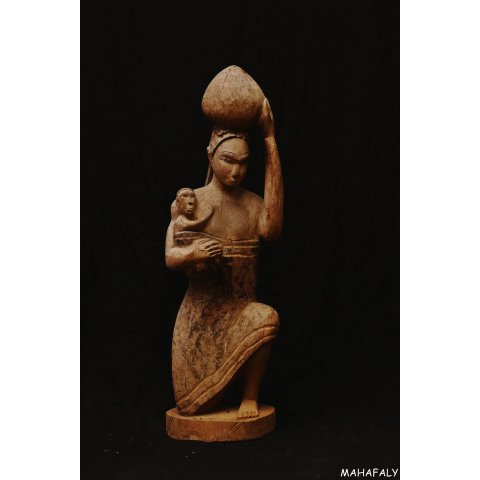 MF386 Skulptur der Mahafaly Wassertr&auml;gerin 1975 = 65 cm