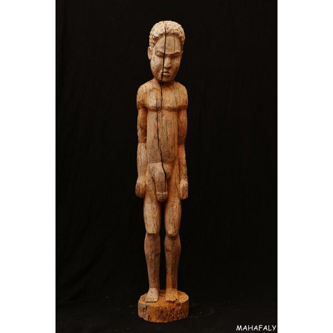 MF393 Skulptur der Sakalava nackter Mann 122 cm ca.1950