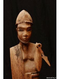 MF396 Skulptur der Atandroy Mann mit Speer = 78 cm