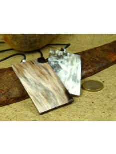 Horn Anh&auml;nger Agostina versilberter Anh&auml;nger 4 x 3 cm rechteckig dunkler Grundton