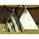 Horn Anh&auml;nger Agostina versilberter Anh&auml;nger 8 cm dreieckig heller Grundton