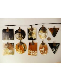 Horn Anh&auml;nger Sulaika 8 cm in 5 Formen poliert = Code F