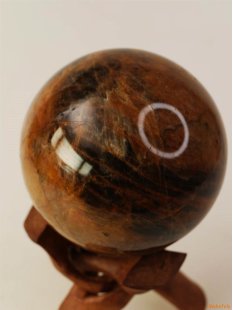 K73 Mikroklin braun Kugel Madagaskar 1025 g D: 95 mm