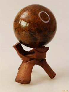 K73 Mikroklin braun Kugel Madagaskar 1025 g D: 95 mm