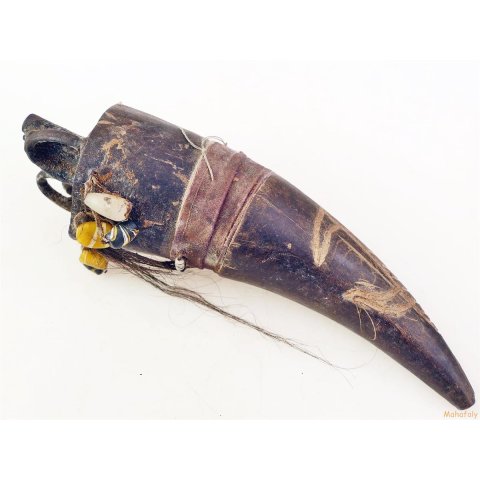 Zauberhorn Mohara ody Nr.3 Amulett und Fetisch der Sakalava 22 cm ca. 1955