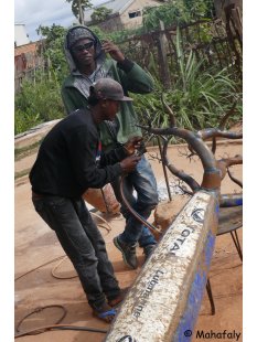 Deko Baobab Baum aus alten &Ouml;lf&auml;ssern 180 cm wetterfest
