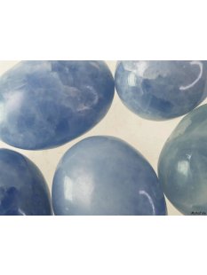 1 kg Handst&uuml;cken Handschmeichler Trommelstein Madagaskar Calcit blau poliert Heilstein Edelstein getrommelt Steinheilkunde