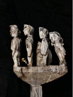 AL29 original AloAlo Grabstele der Mahafaly Bestattungsszene 150 cm ca. 1969