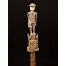 AL007 original AloAlo Grabstele der Mahafaly antik Mann mit Nebenfiguren 135 cm ca. 1960