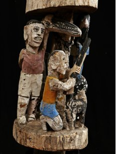 AL216  original und sehr selten AloAlo Grabstele Maroanaka Nr.4 ca. 1950 L&auml;nge 167 cm