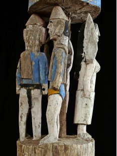 AL216  original und sehr selten AloAlo Grabstele Maroanaka Nr.4 ca. 1950 L&auml;nge 167 cm