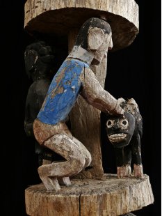 AL216  original und sehr selten AloAlo Grabstele Maroanaka Nr.4 ca. 1950 L&auml;nge 167 cm