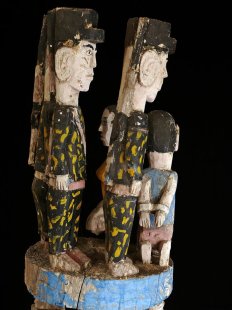 AL216  original und sehr selten AloAlo Grabstele Maroanaka Nr.4 ca. 1950 L&auml;nge 167 cm