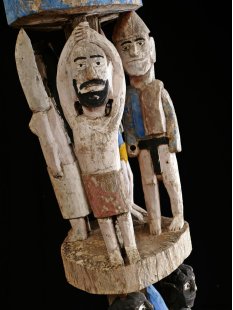 AL216  original und sehr selten AloAlo Grabstele Maroanaka Nr.4 ca. 1950 L&auml;nge 167 cm