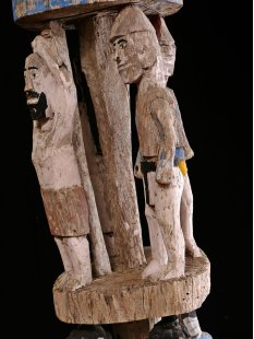 AL216  original und sehr selten AloAlo Grabstele Maroanaka Nr.4 ca. 1950 L&auml;nge 167 cm