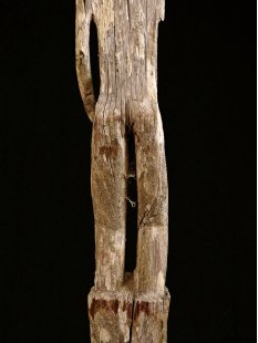 AL225 original AloAlo Grabstele der Sakalava antik nackte Frau und Reiter 215 cm ca. 1960