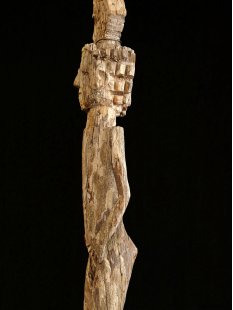 AL225 original AloAlo Grabstele der Sakalava antik nackte Frau und Reiter 215 cm ca. 1960